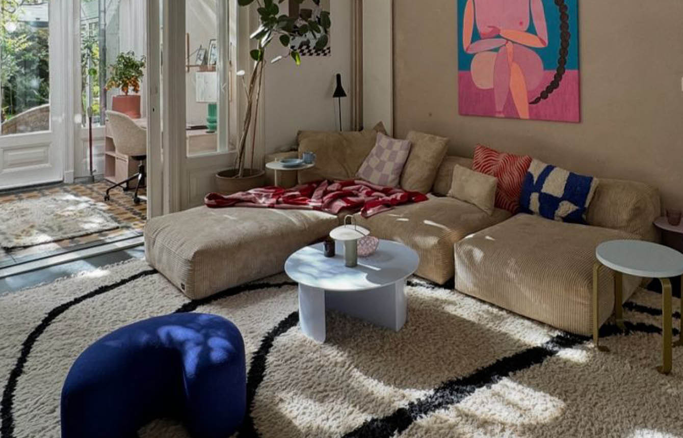 <p>Plateau coffee table</p>